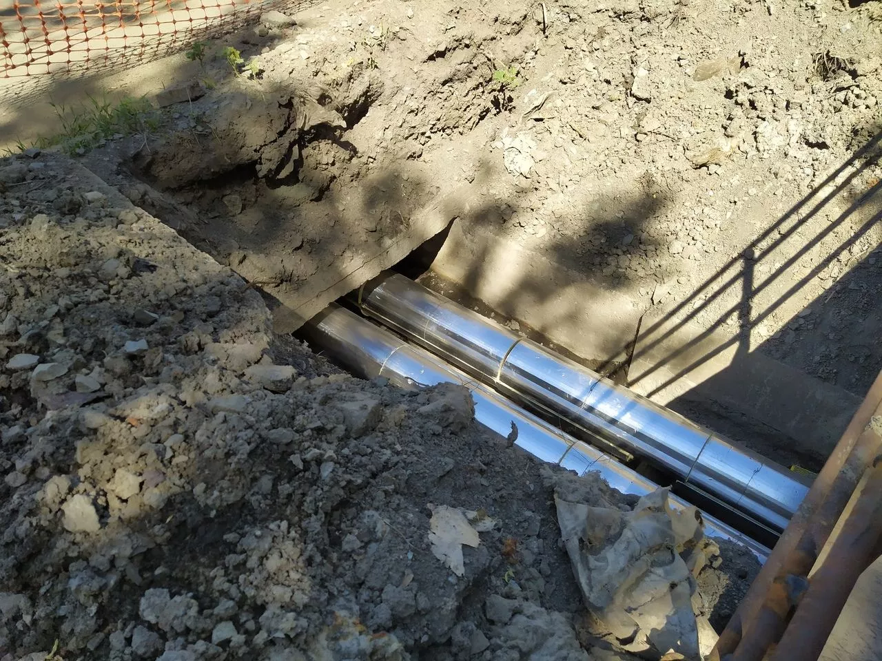 На челябинской улице забил фонтан кипятка и залил дом до 4 этажа