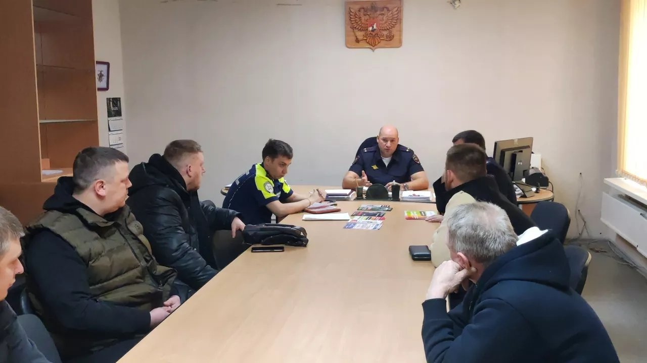 Сотрудники полиции Копейска провели профилактическую встречу с представителями служб такси