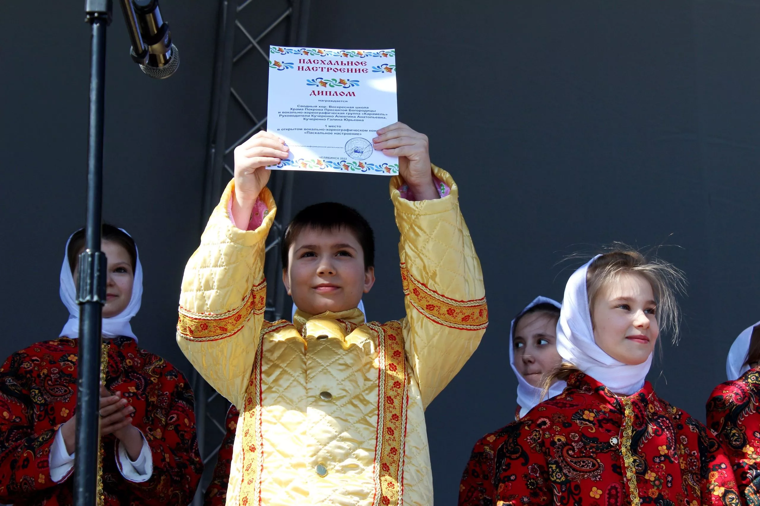 Хор юных копейчан спел в храме на пасхальной службе