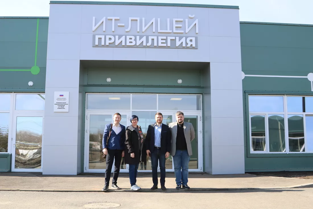 «Цифровая Россия» провела в «ИТ-лицее Привилегия» первое заседание Общественного совета