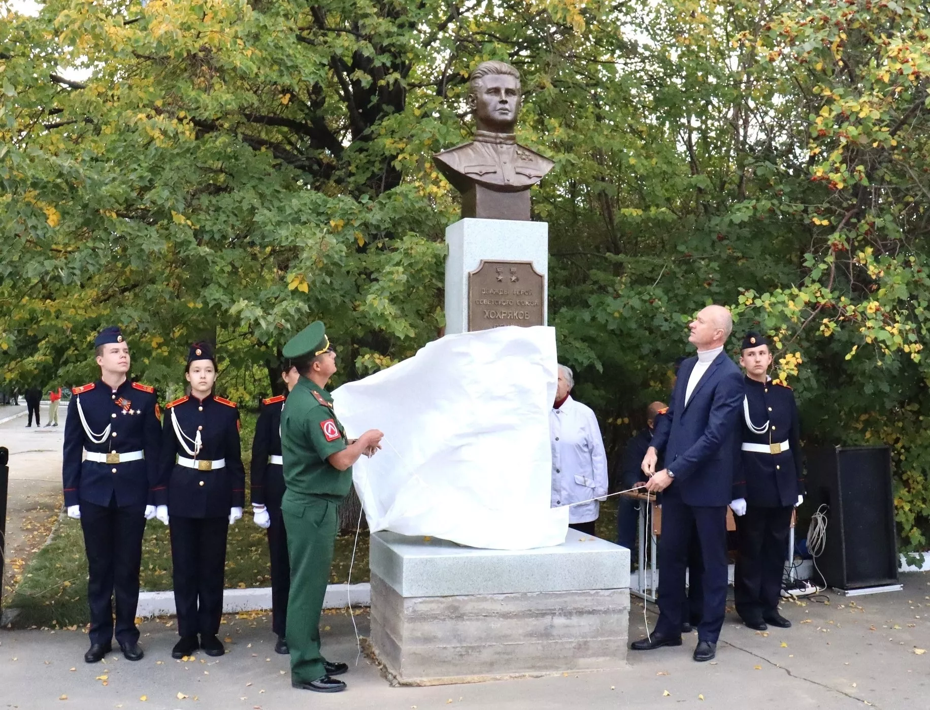 В Челябинске установили бюст дважды Герою Советского Союза Семену Васильевичу Хохрякову
