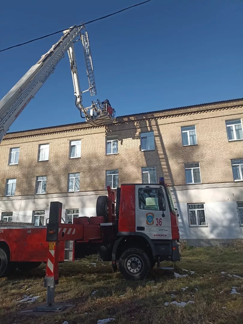 Копейские огнеборцы пришли на помощь школе-интернату №8 в поселке Горняк