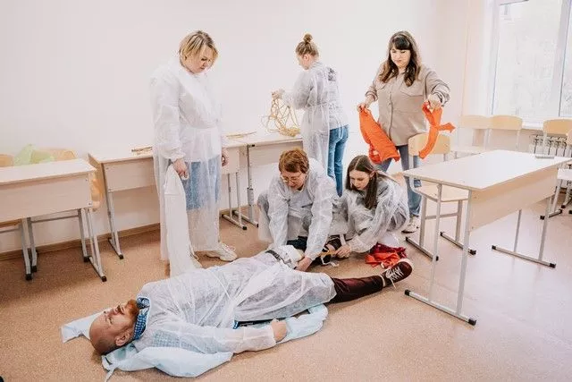 Как спасти жизнь прохожему? Журналист «Копейского рабочего» побывала на курсах первой помощи