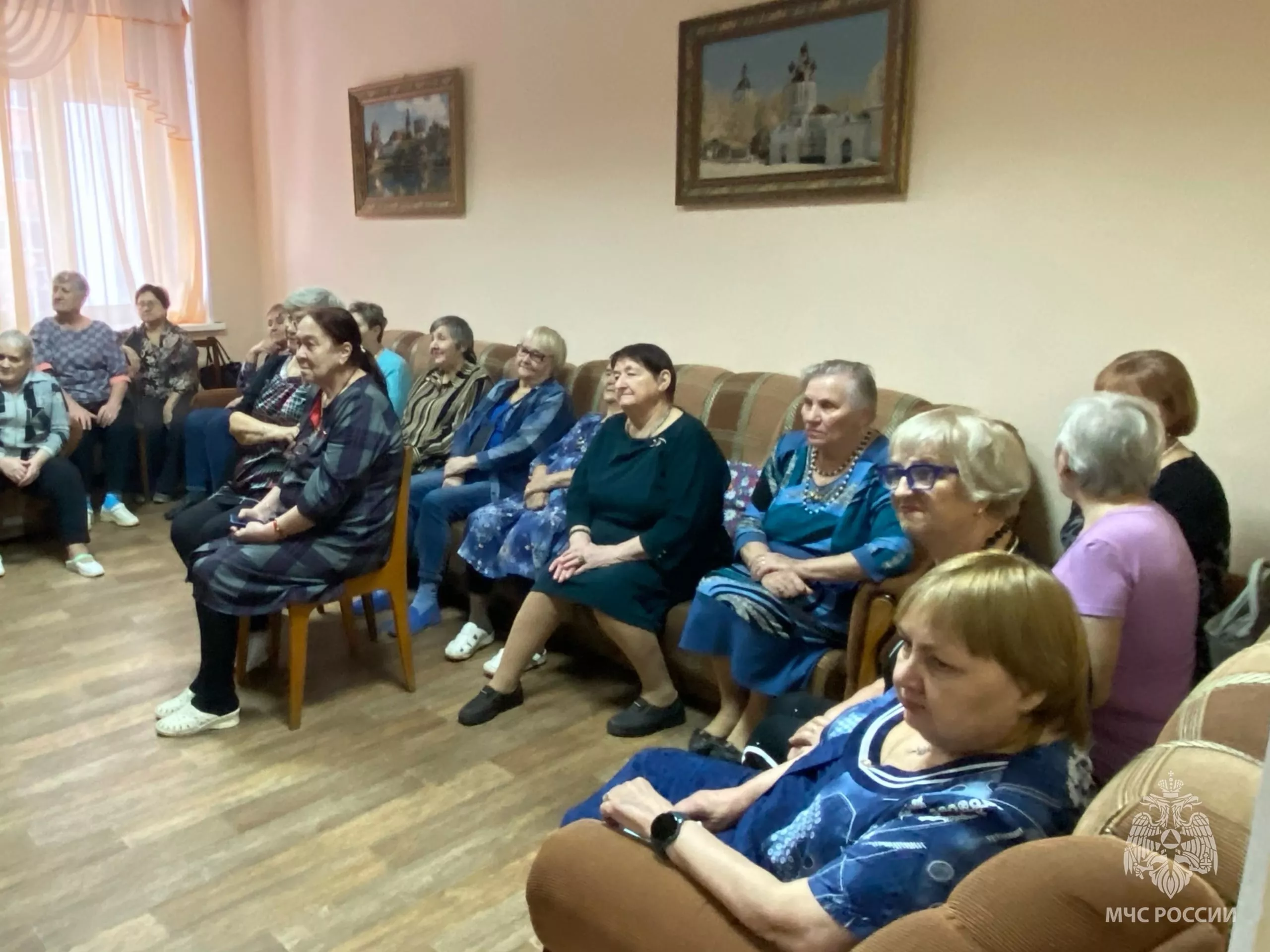 В Копейске с людьми пожилого возраста провели беседу о безопасности