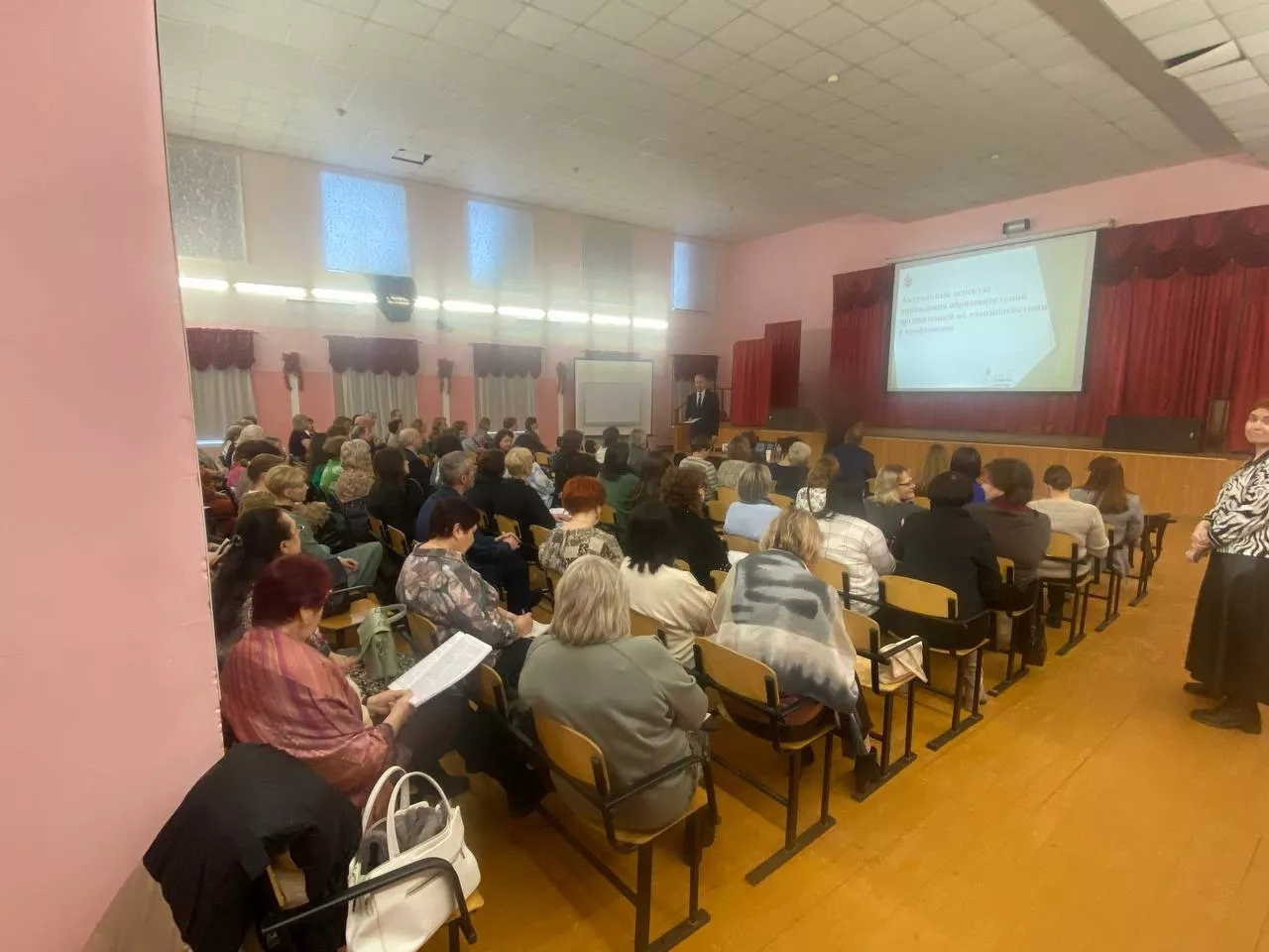 Полицейские Копейска проводят беседы с трудовыми коллективами по профилактике мошенничества в сфере ИТТ 