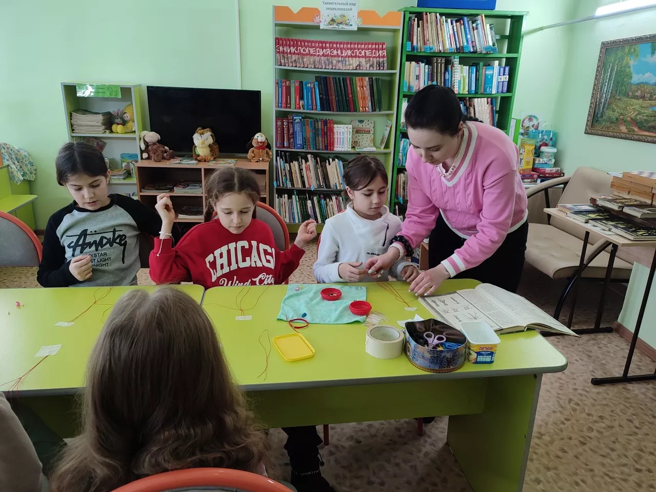 Занятие кружка рукоделия «Чудо из ничего»: создание оберега в технике макраме