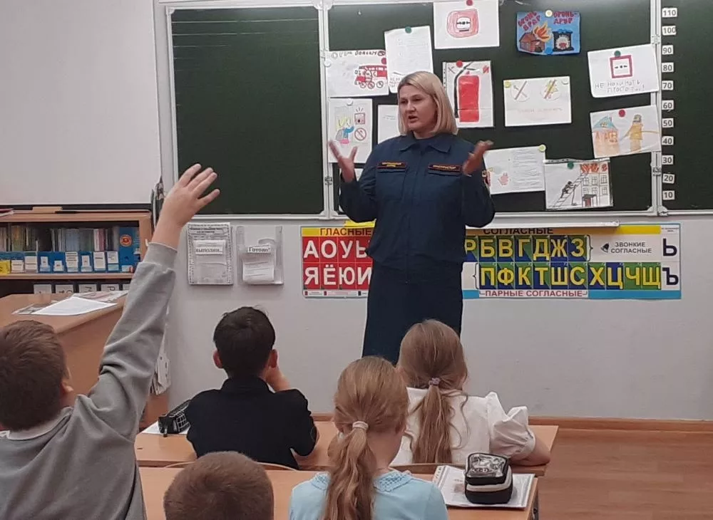 Копейским школьникам объяснили, чем опасен ложный вызов пожарных