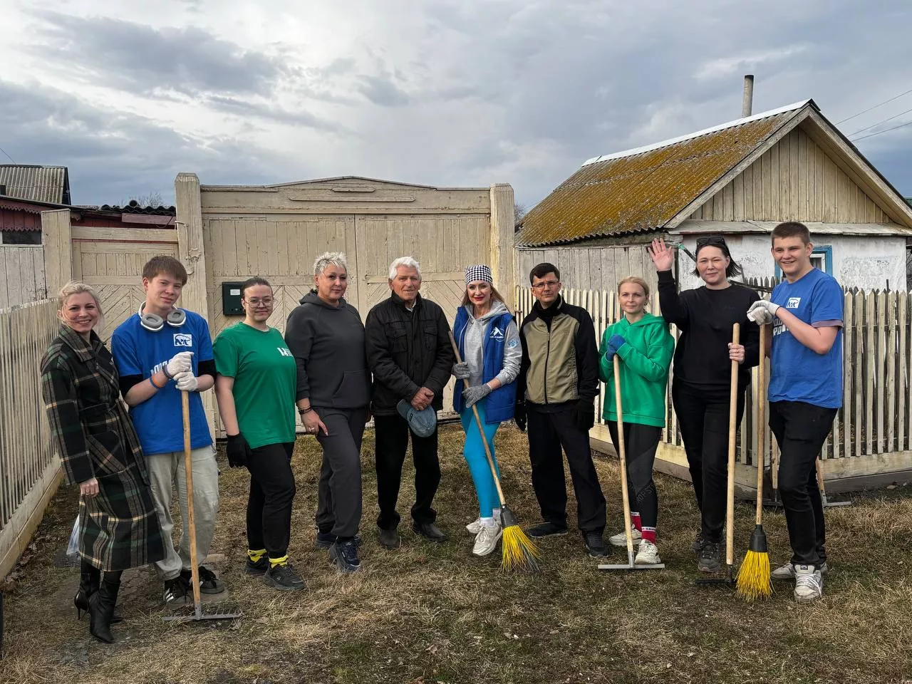 Волонтеры Копейска продолжают традиционную заботу о старшем поколении