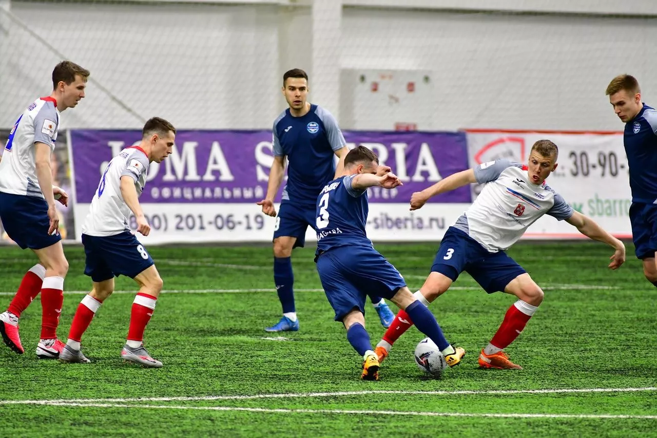 Футболисты «Челябинска» переплыли «Иртыш»