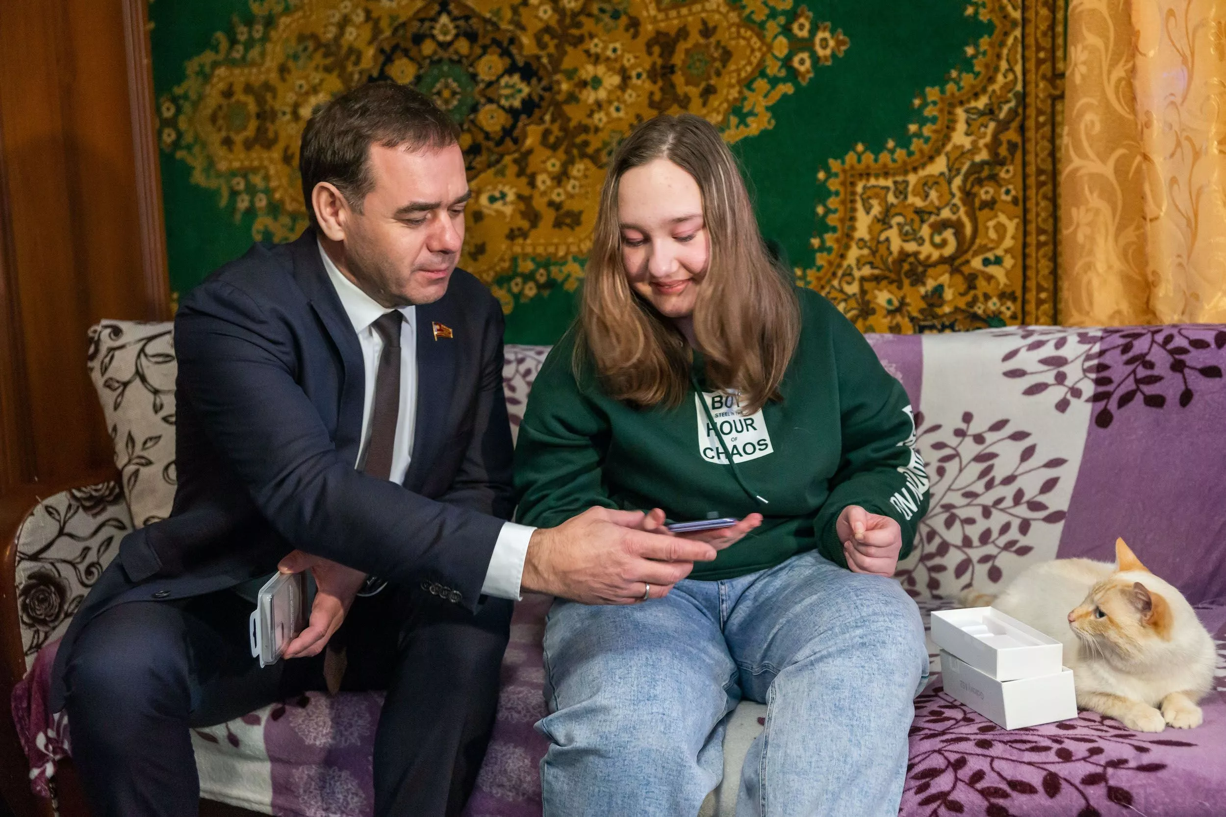 Председатель Законодательного Собрания Александр Лазарев принял участие во Всероссийской акции «Ёлка желаний» и исполнил новогоднюю мечту Марии Сивак из села Архангельского