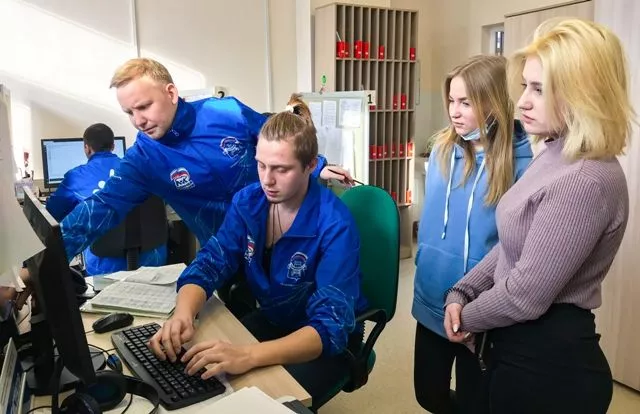 За год пандемии «Единая Россия» создала разветвленную систему волонтерских центров