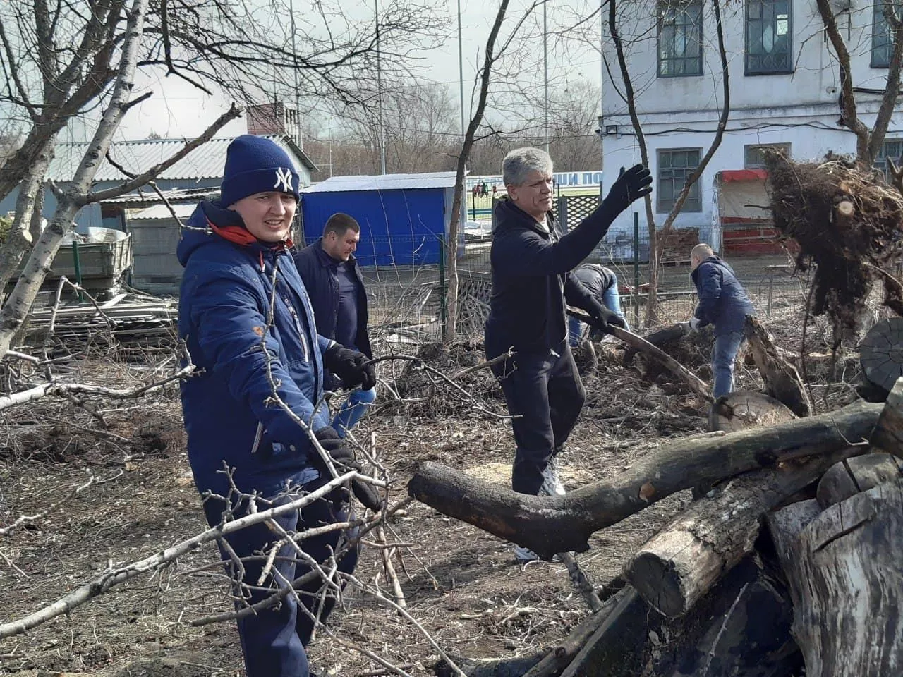 В парке Химик неравнодушные копейчане провели субботник