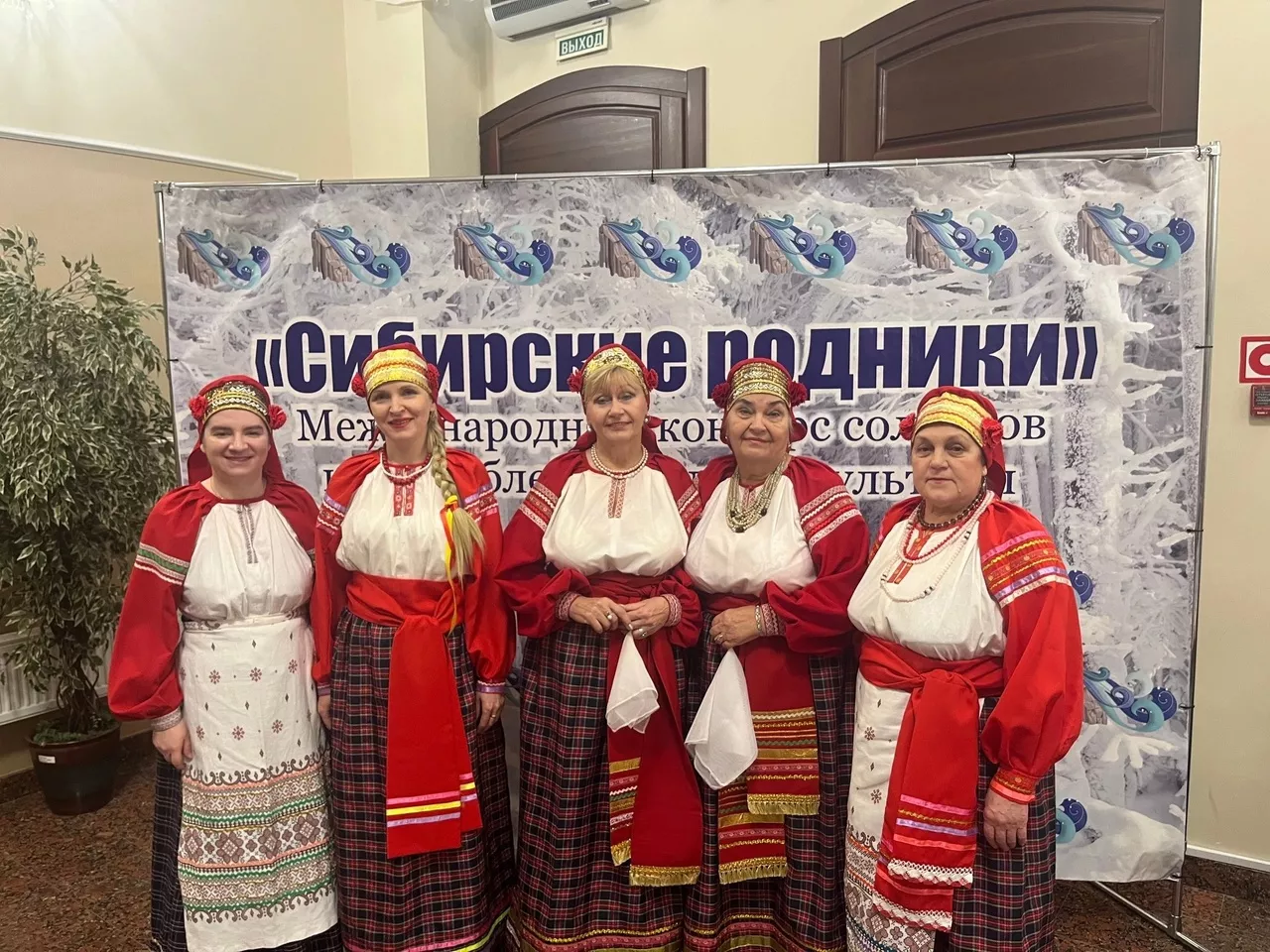  Ансамбль народной песни выступил на конкурсе «Сибирские родники»