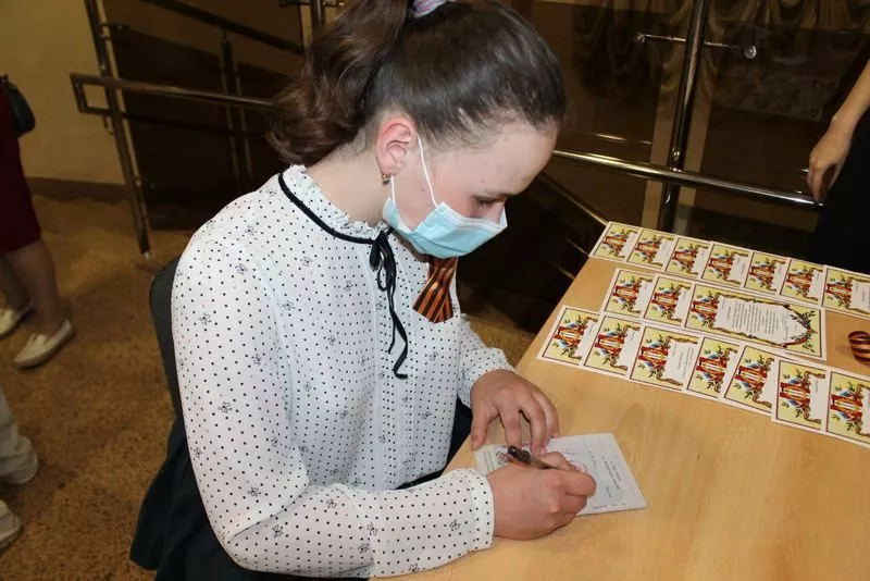 Юным копейчанам в торжественной обстановке вручили паспорта