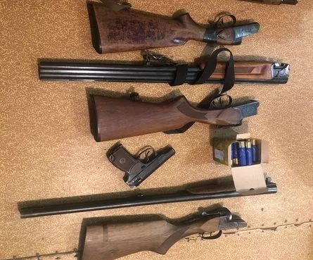 Копейская полиция изъяла оружие и наркотики в ходе ночного рейда