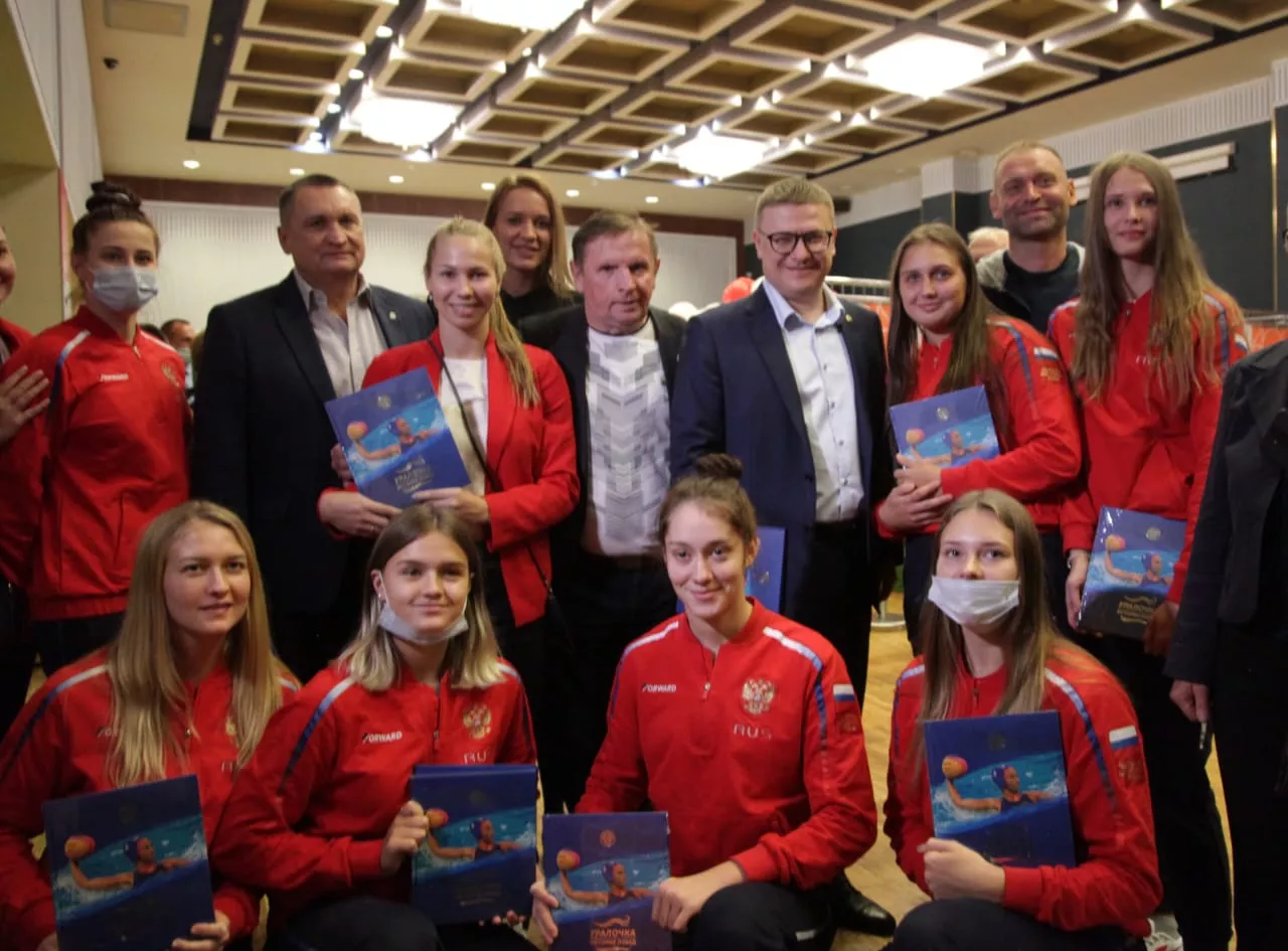 Ватерпольная команда «Уралочка» выпустила новую книгу о своей истории