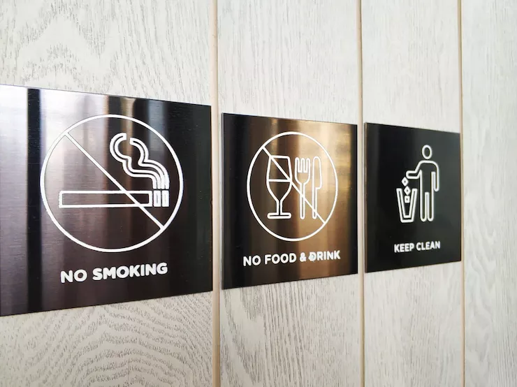 В аэропорту Челябинска пресекли попытку дать взятку за курение