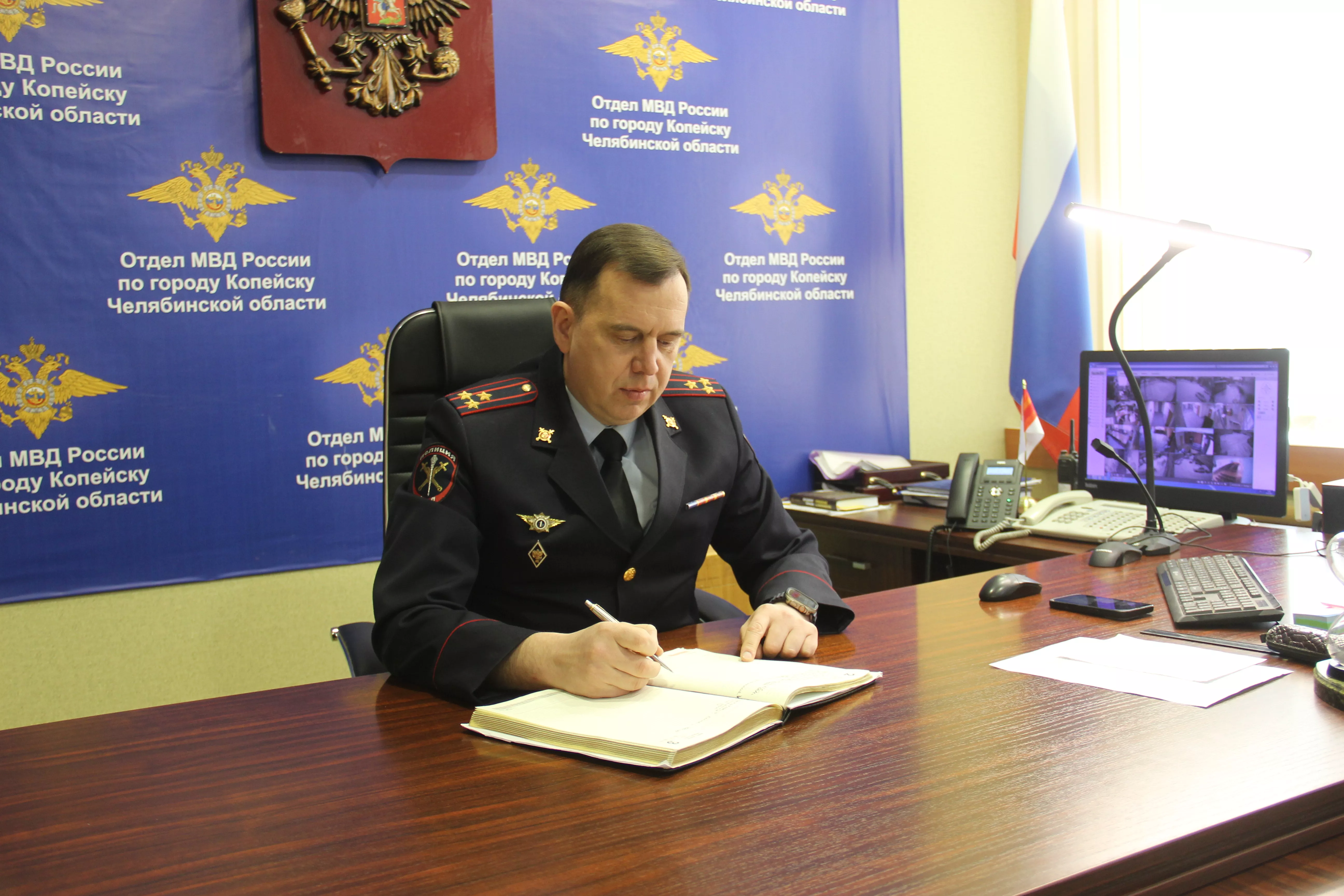 Полиция Копейска предупреждает об опасности выпадения детей из окон