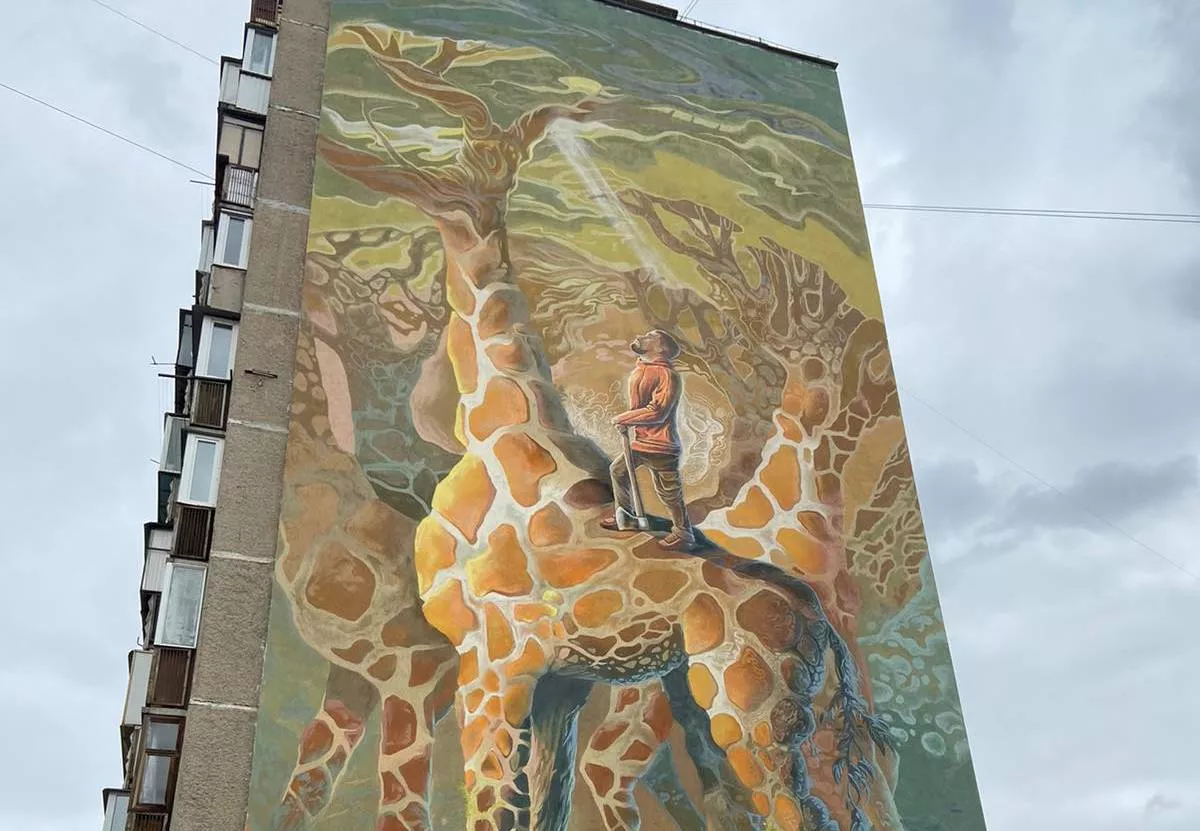 Автор мурала на Коммунистическом рассказал об идее сюжета