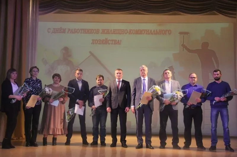 Глава Копейска Андрей Фалейчик поздравил работников бытового обслуживания населения