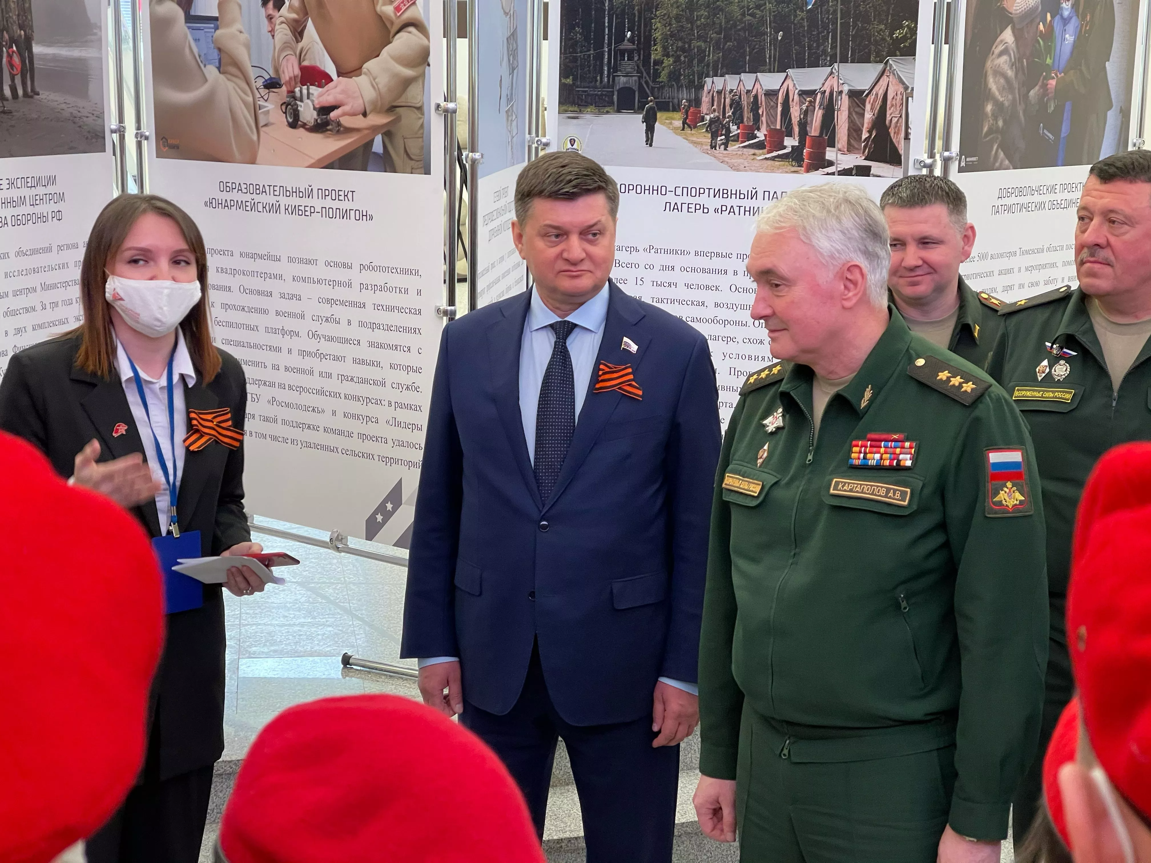 Россияне требуют более внимательного отношения к теме патриотизма