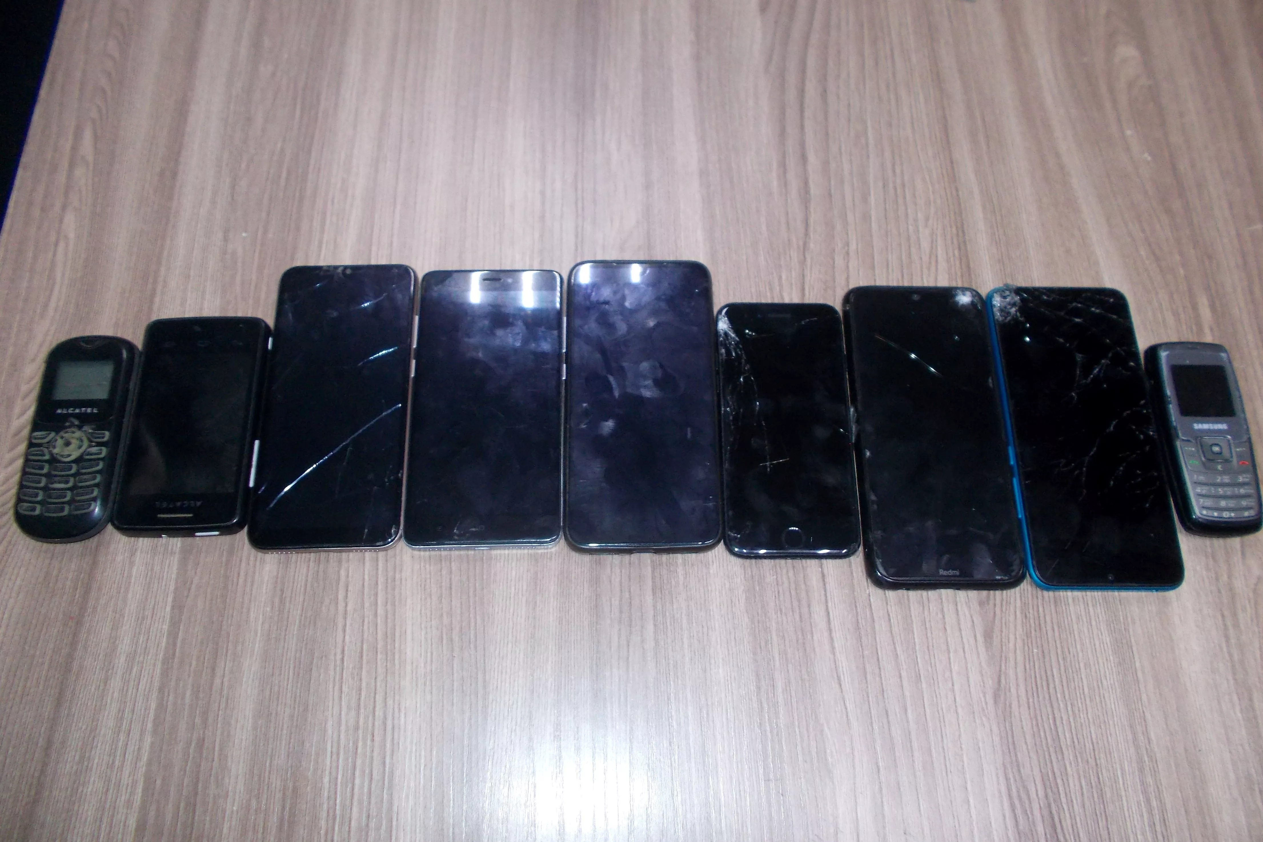 В Копейске бывший осужденный пойман во время переброса телефонов в колонию