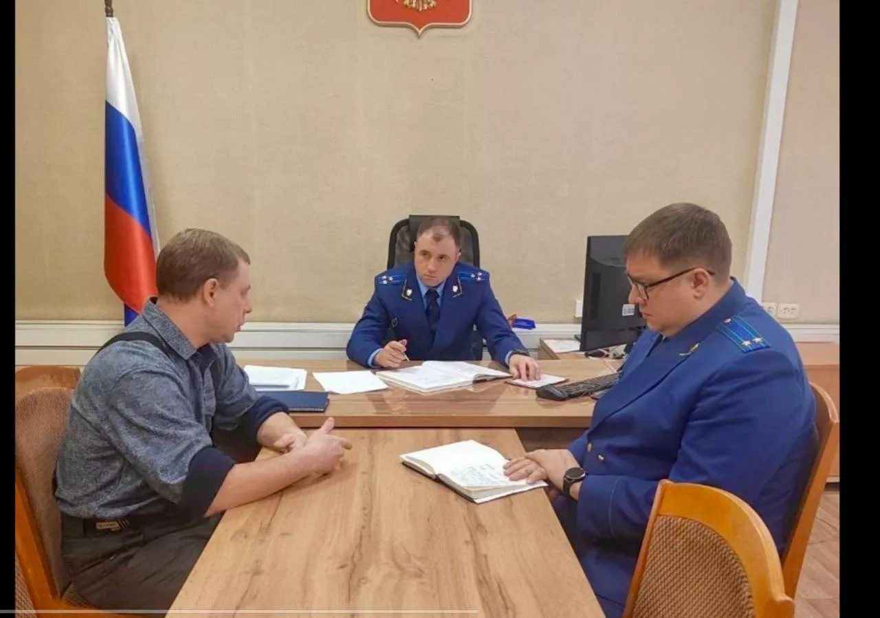 Начальник уголовно‑судебного управления прокуратуры области провёл приём жителей Копейска