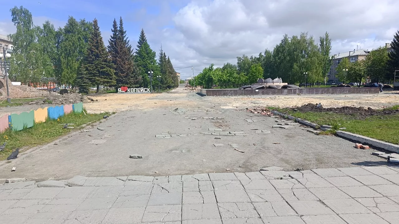 В Копейске продолжается благоустройство площади Трудовой Славы 
