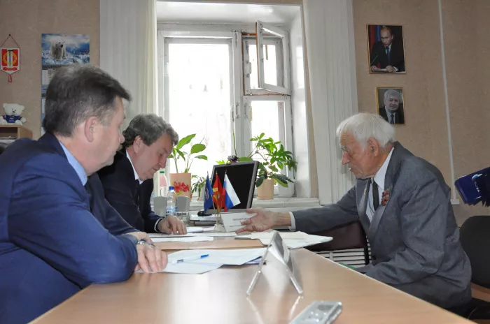 Анатолий Литовченко намерен помочь копейскому ветерану получить звание Героя СССР 