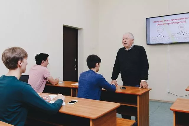 Место для шага вперед и жизненная диалектика профессора Бархатова