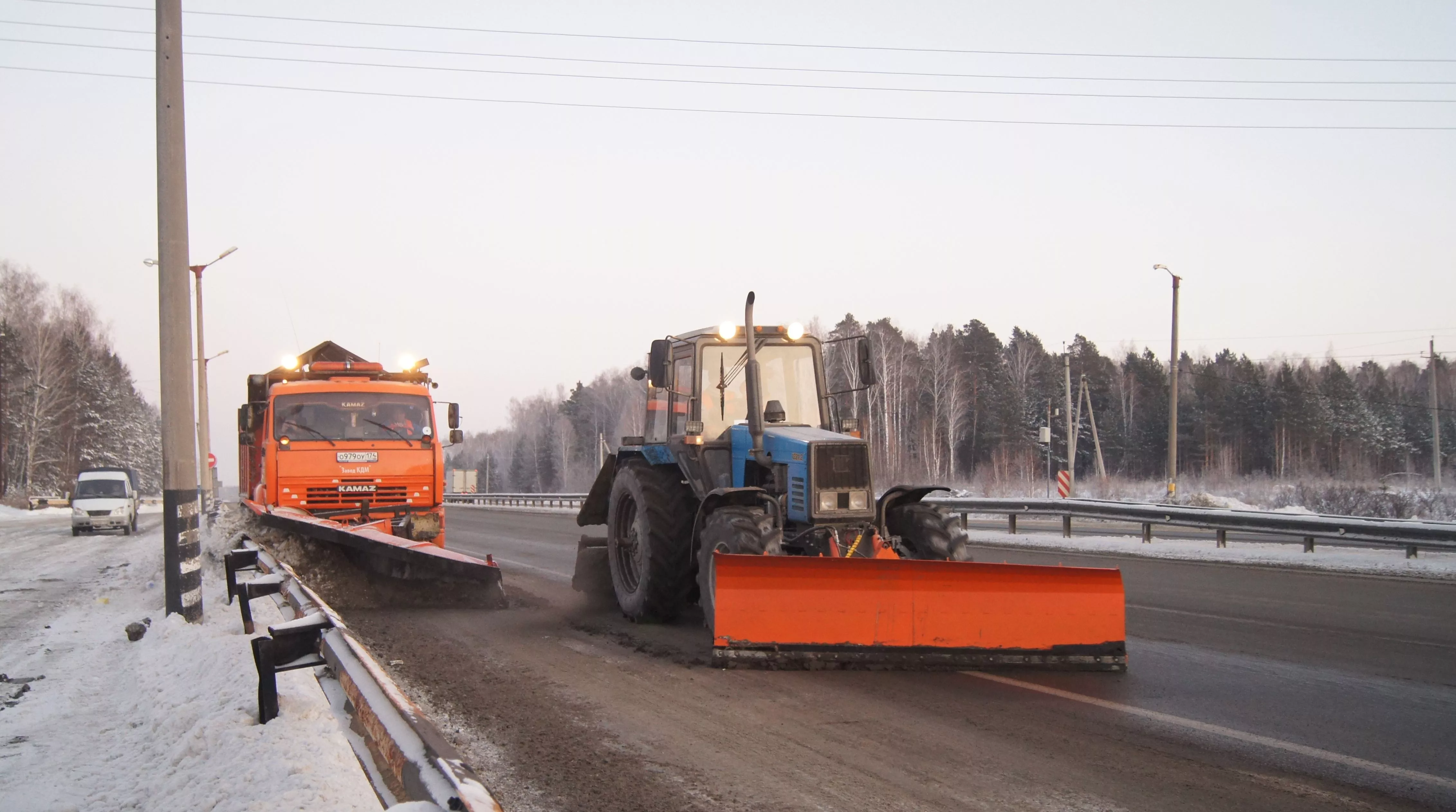 Дорожная техника по обслуживанию федеральных дорог готова к снегопадам