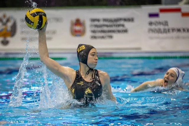 «Уралочка» выиграла первый тур ватерпольной Суперлиги России