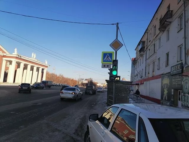 На 10 копейских светофорах появятся дополнительные секции