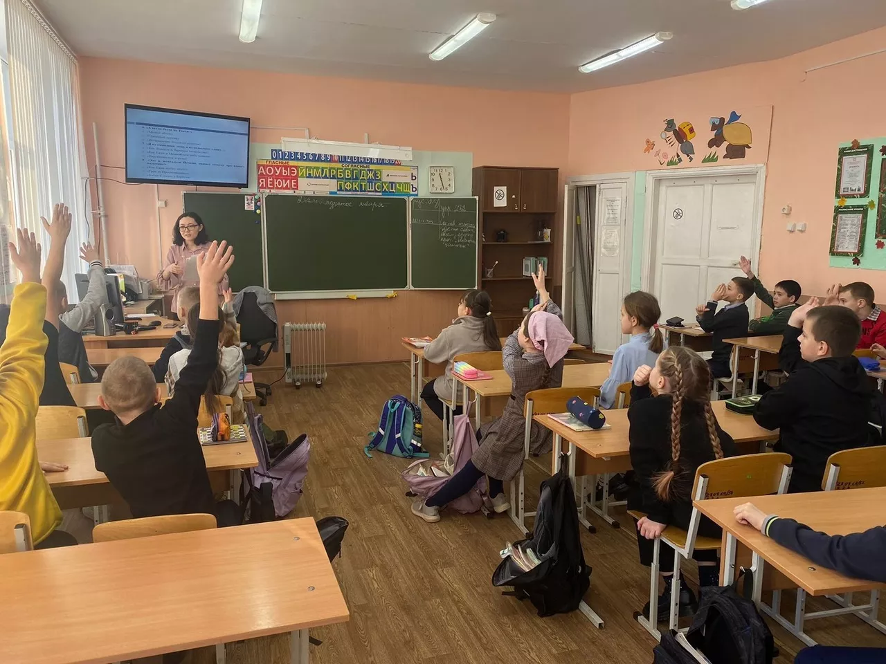 Познавательный урок о кино и литературный час о Нарнии для младших школьников