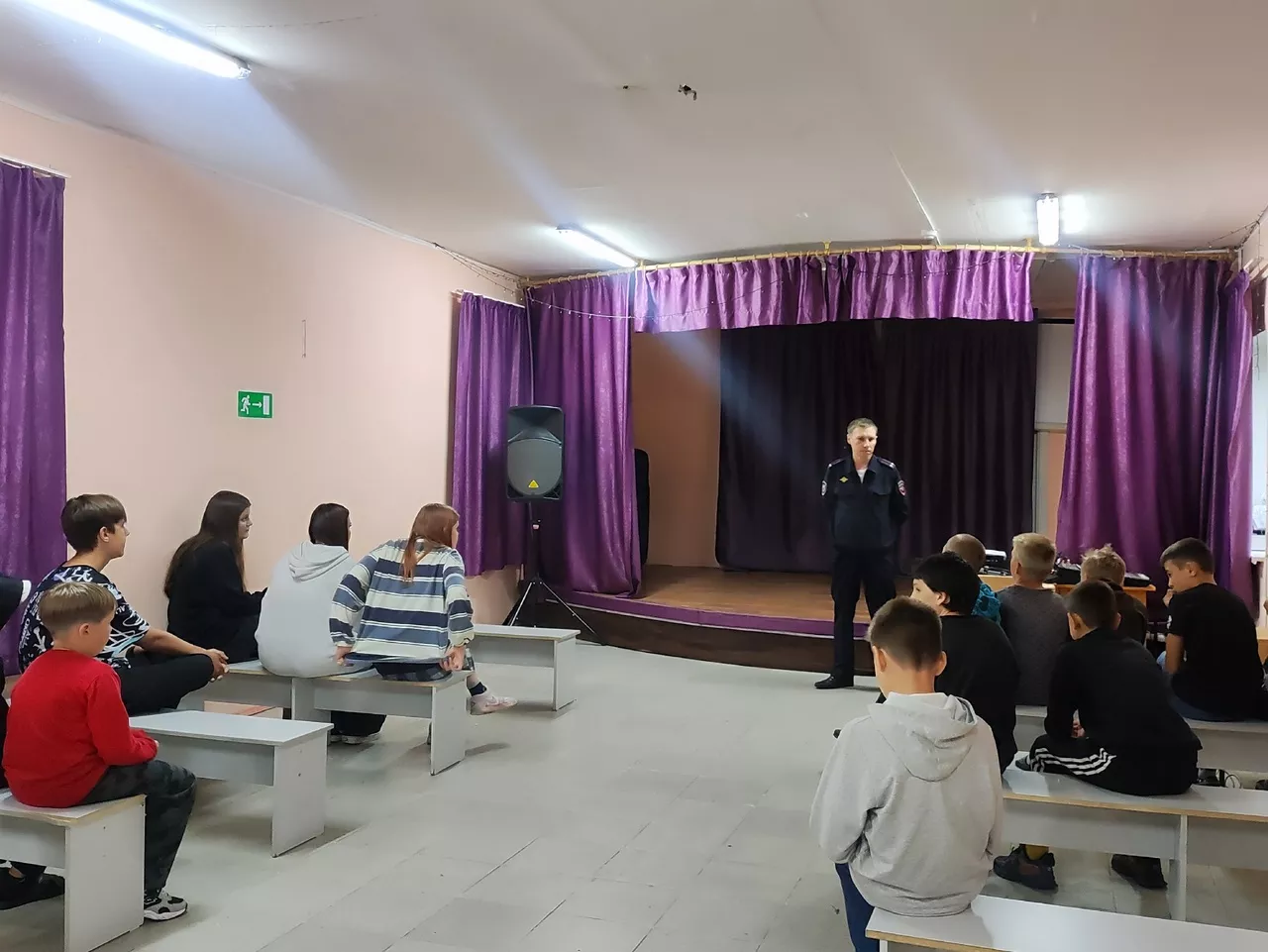 Полиция Копейска провела встречу с детьми в лагере «Восход»