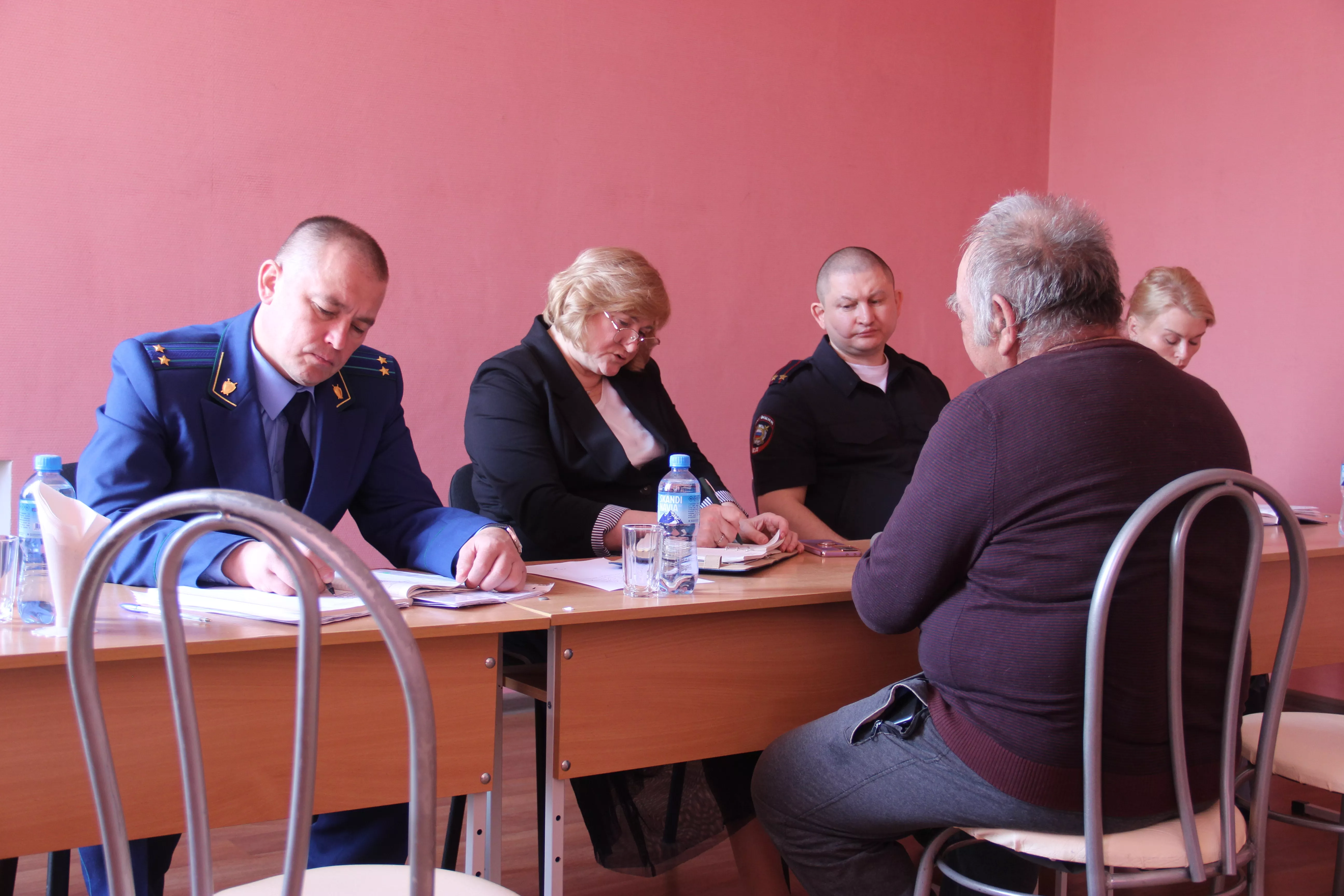 Жители Потанино обсудили насущные проблемы с городской администрацией