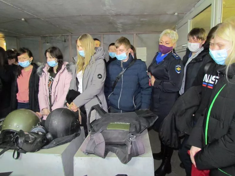 В Копейске в рамках Всероссийской акции «Студенческий десант» сотрудники полиции рассказали учащимся колледжа о службе в органах внутренних дел