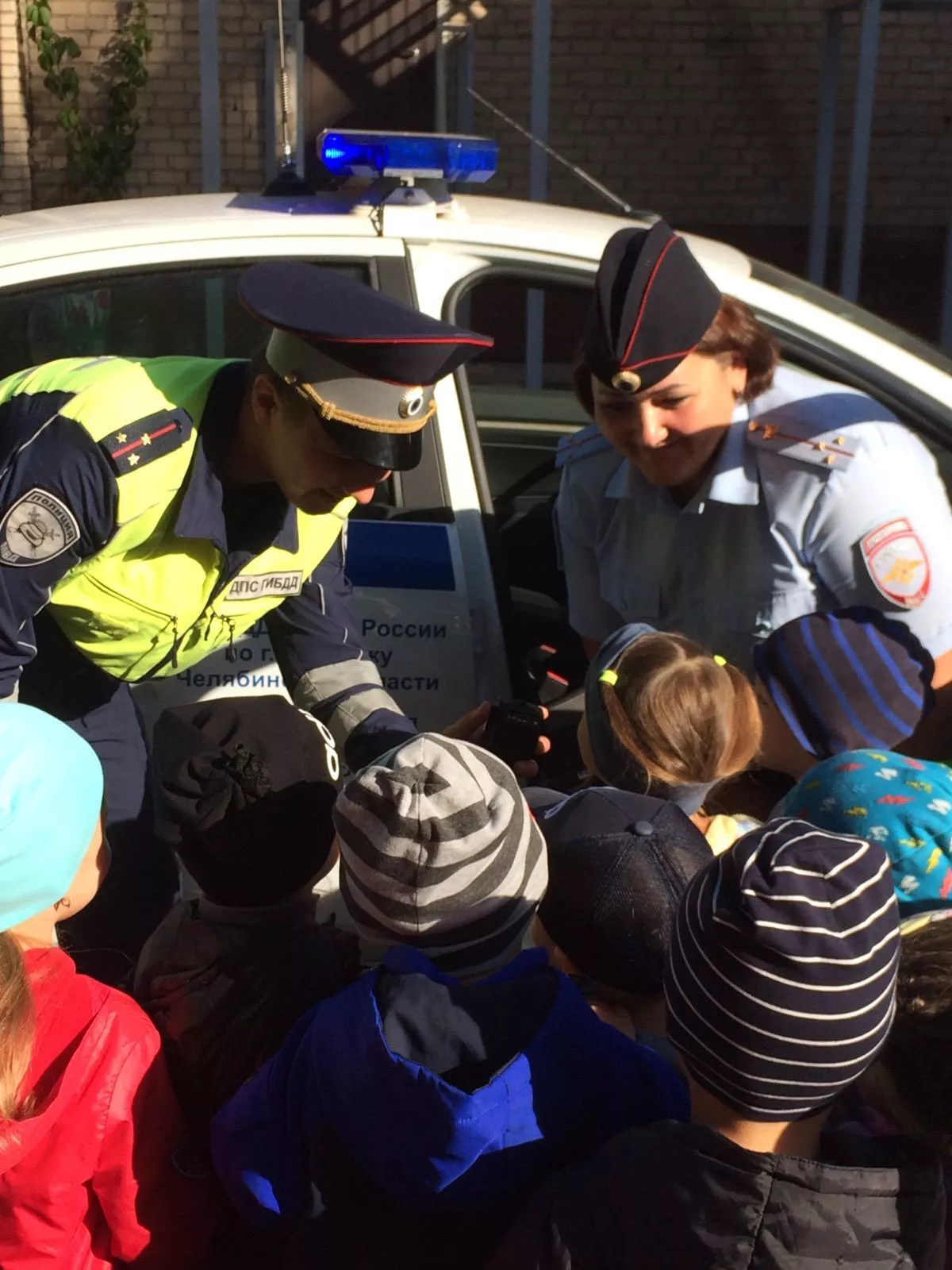 Сотрудники ГИБДД познакомили детсадовцев с работой сотрудников дорожно-патрульной службы