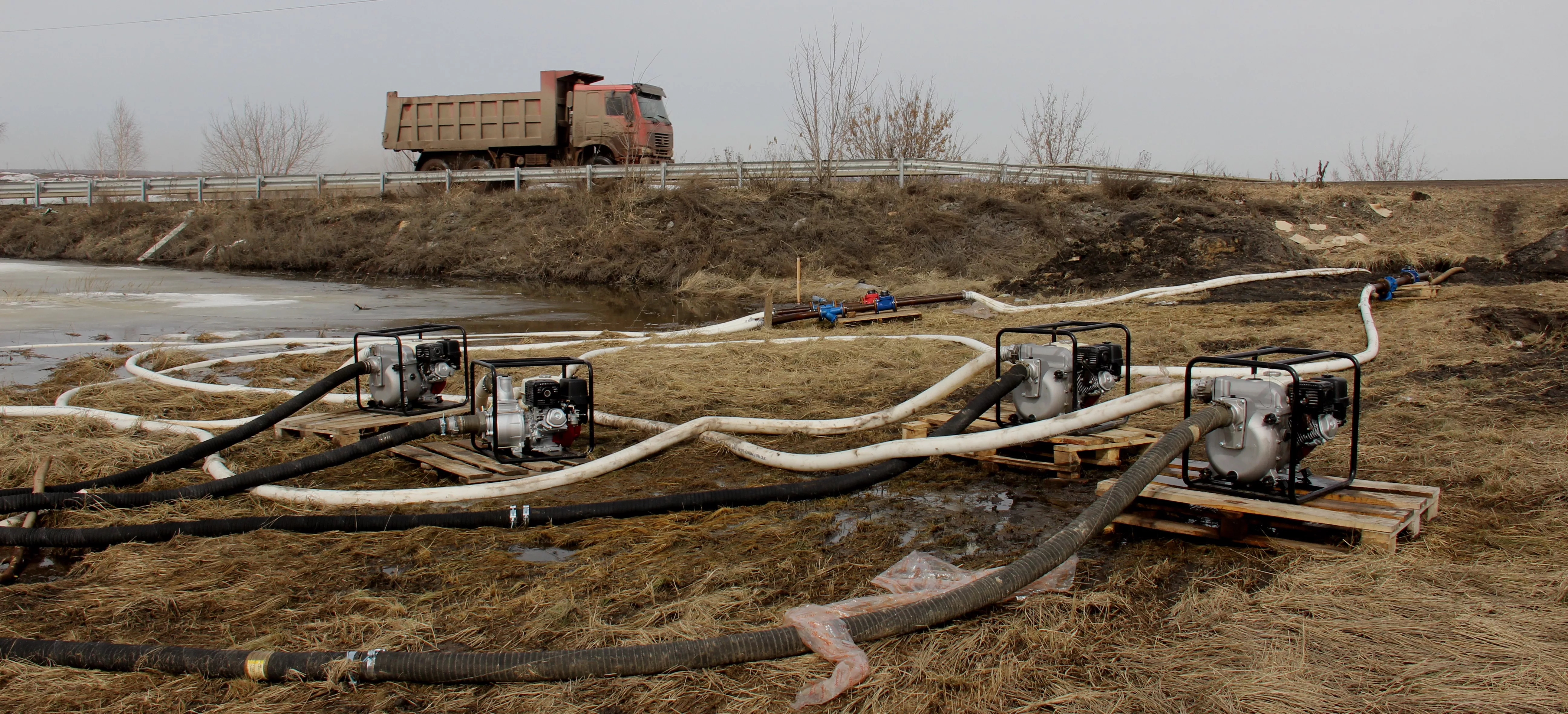 В Копейске затопило дорогу
