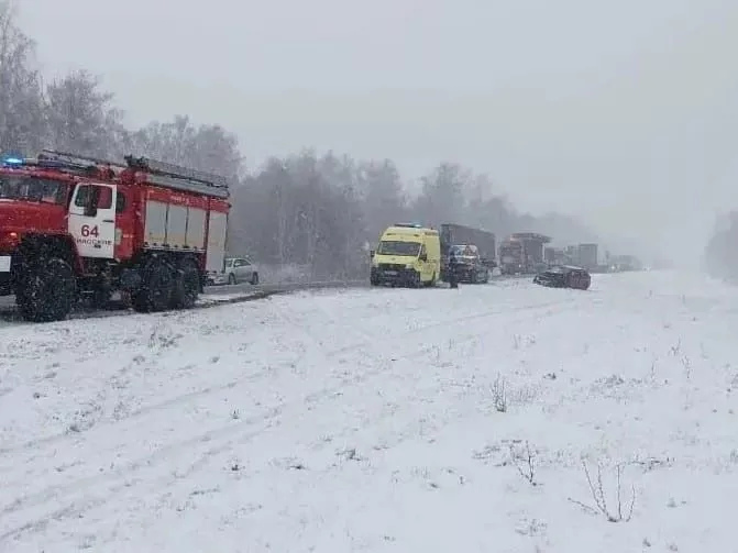 Четыре человека пострадали в ДТП во время снегопада
