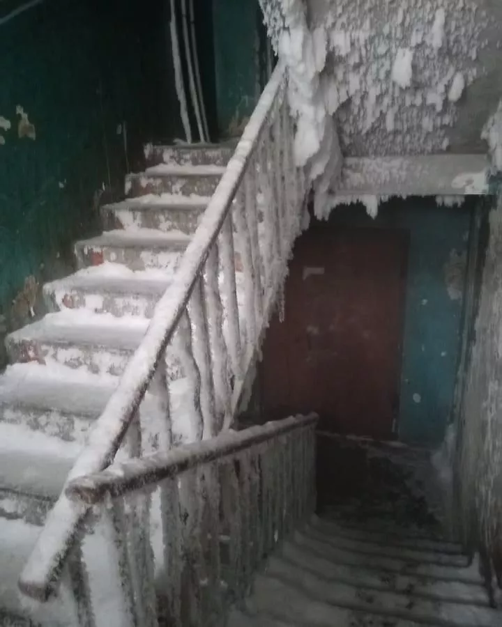 Публикации в СМИ помогли: судьбу заледенелого общежития будут решать сегодня