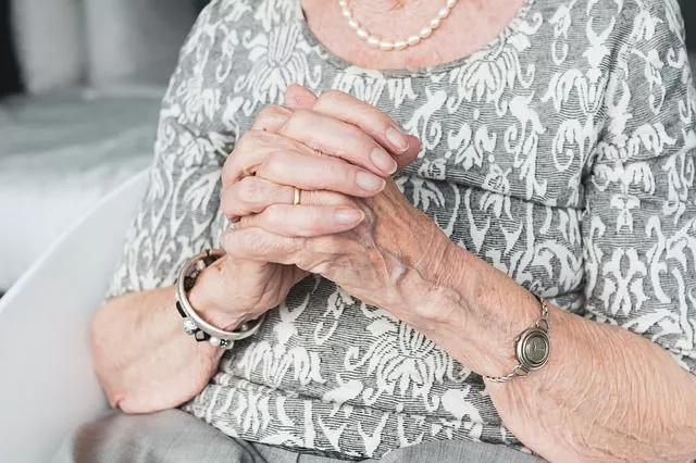 Некоторые медики смогут купить автомобиль по льготе и раньше выйти на пенсию