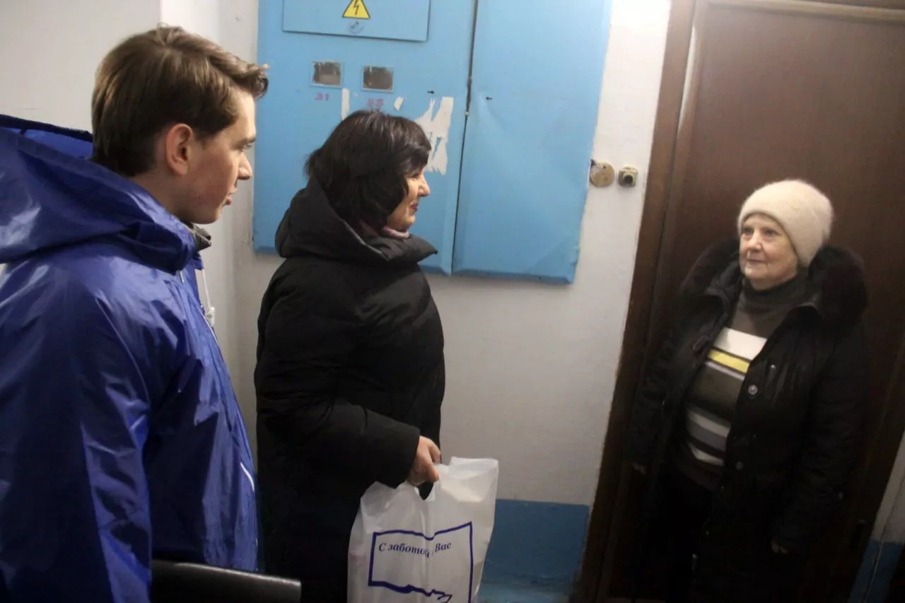 Активисты «Единой России» отметили день рождения партии эстафетой добрых дел