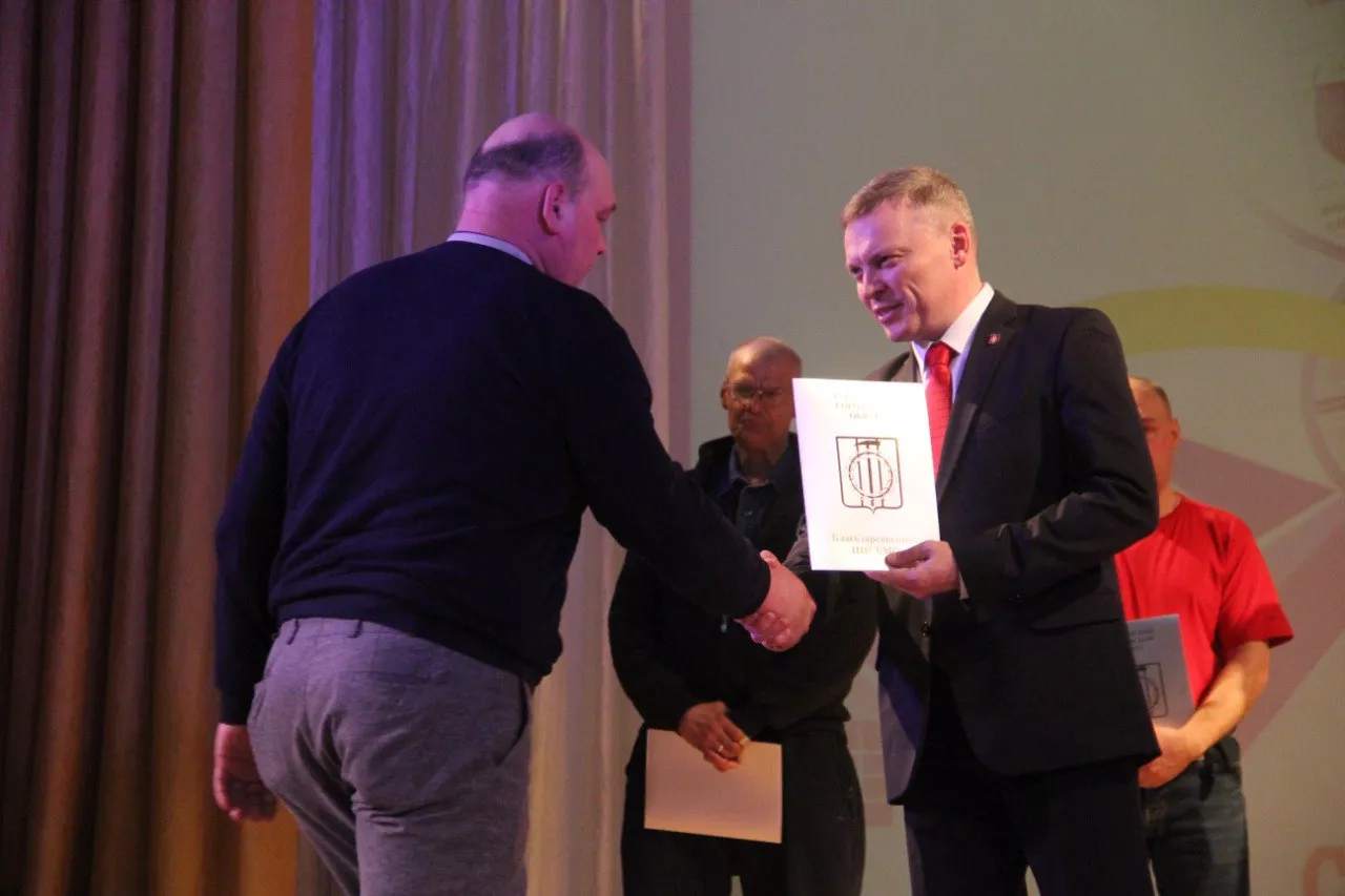 Глава города поздравил работников бытового обслуживания населения и ЖКХ с профессиональным днем
