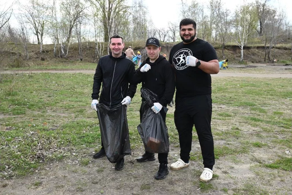 На берегу Песков состоялся субботник