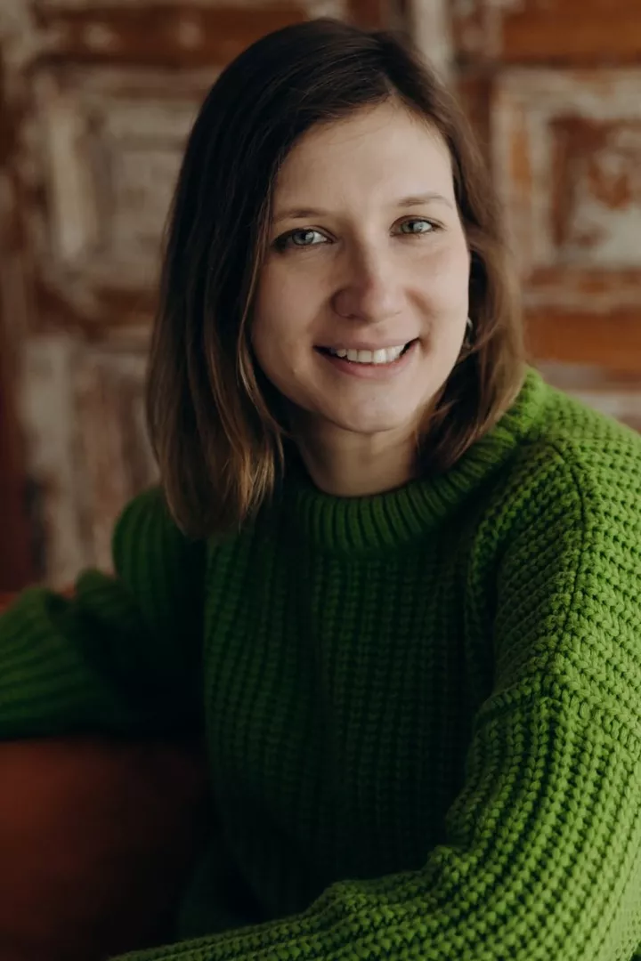 От переводов и написания книг до прыжков с парашютом и гончарной мастерской