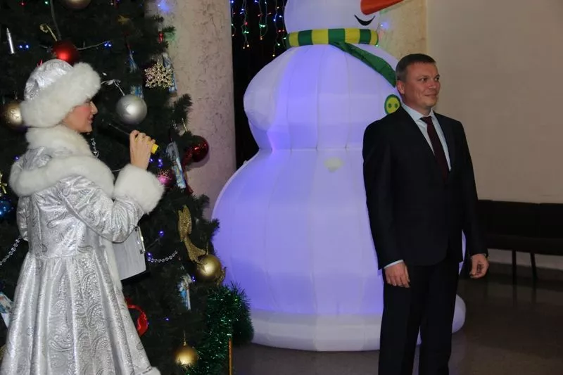 Подарки доставят на дом. В Копейске проходит акция «Елка желаний»