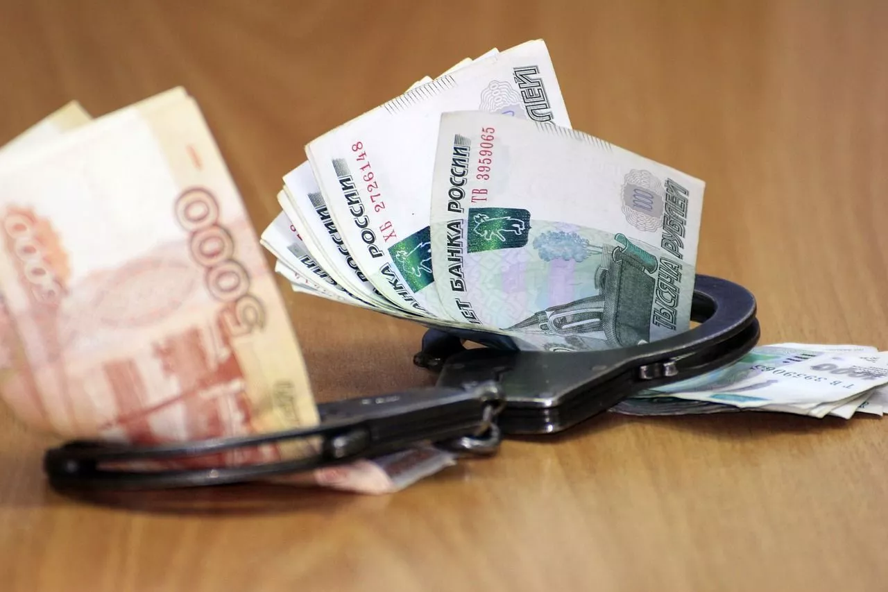 В Копейске осудили полицейского-взяточника