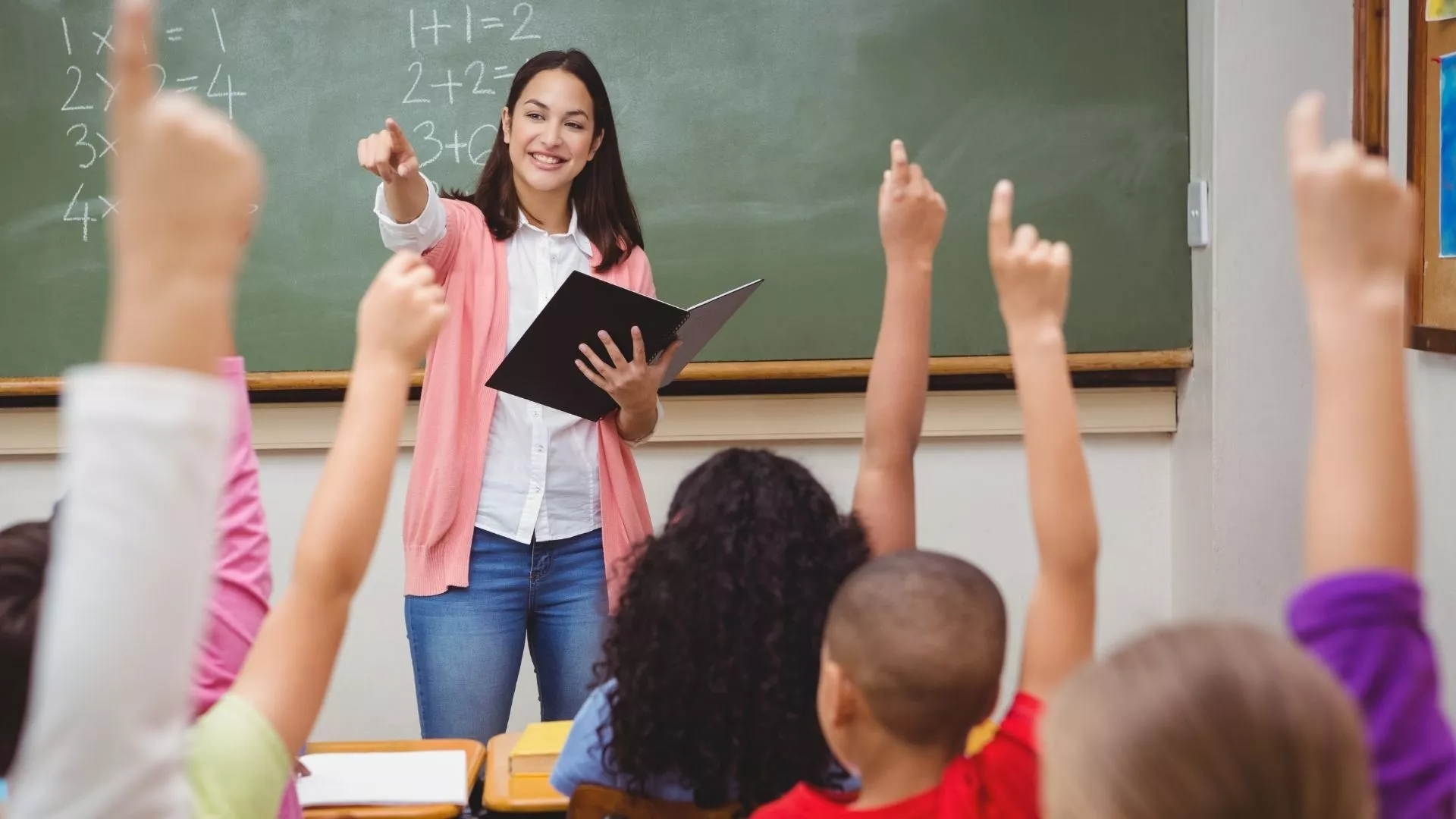 Более 12 млрд рублей направили на повышение зарплат бюджетникам