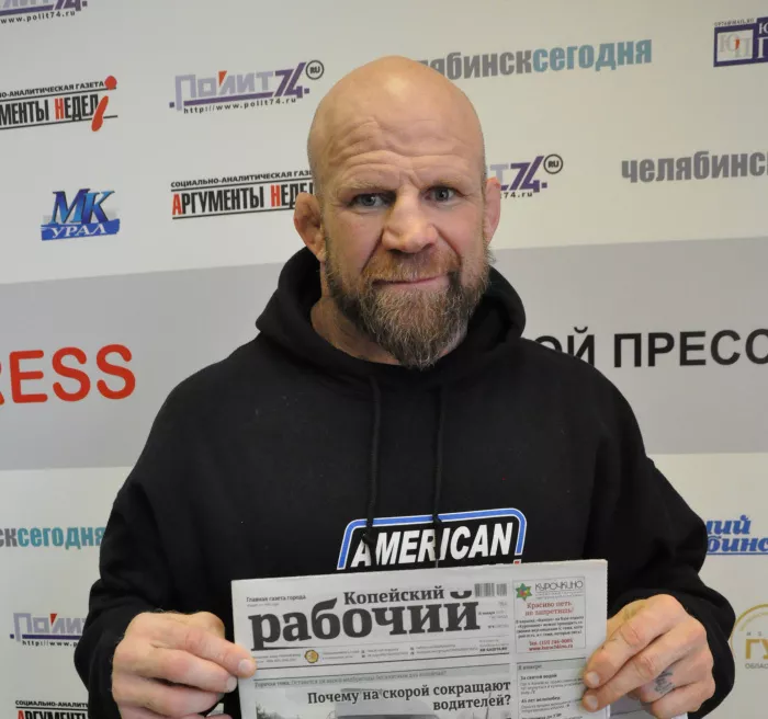 Джефф Монсон сфотографировался с «Копейским рабочим»